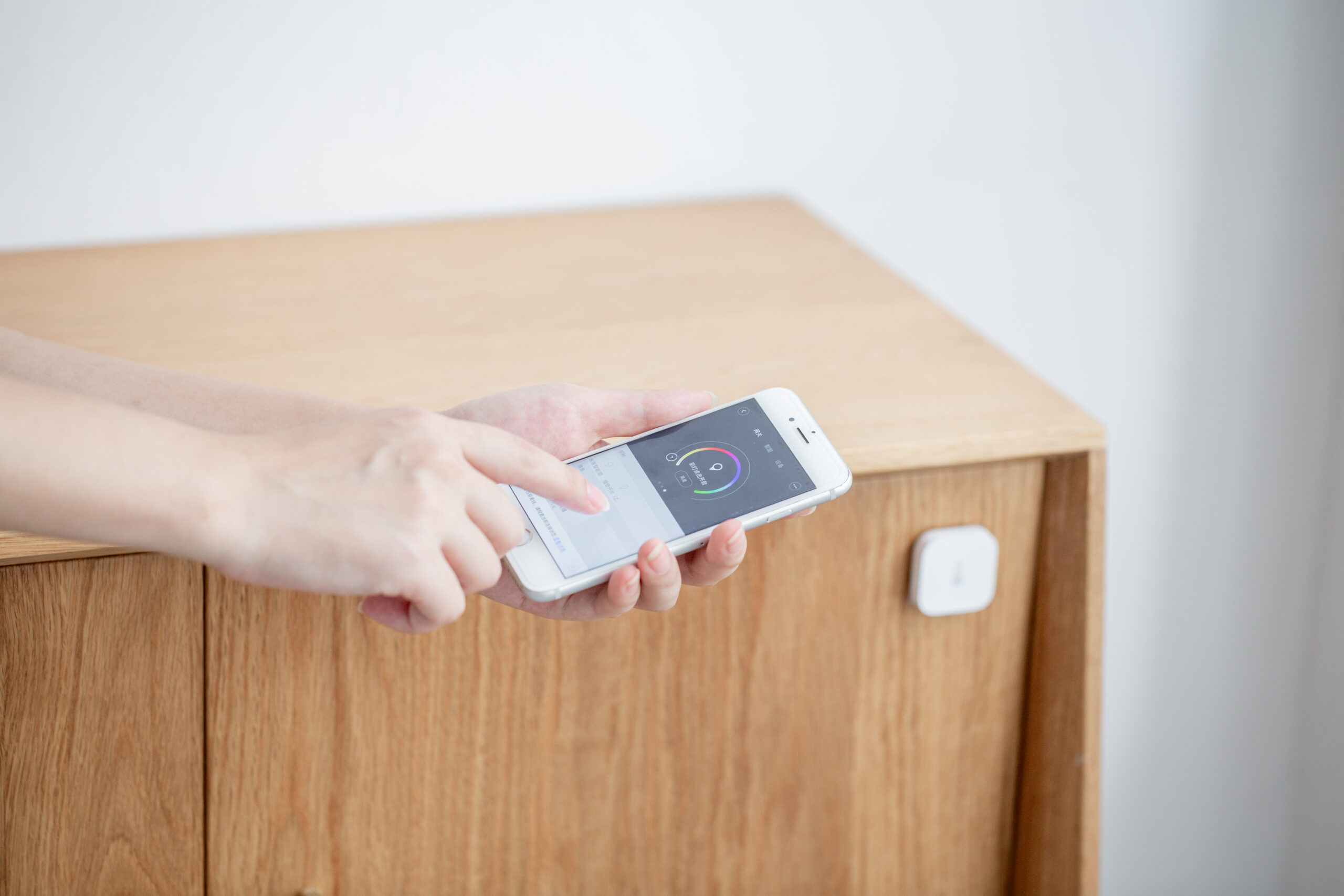 Aqara Smart Temperature and Humidity Sensor | The Best Smart Temperature and Humidity Sensor for Home Automation