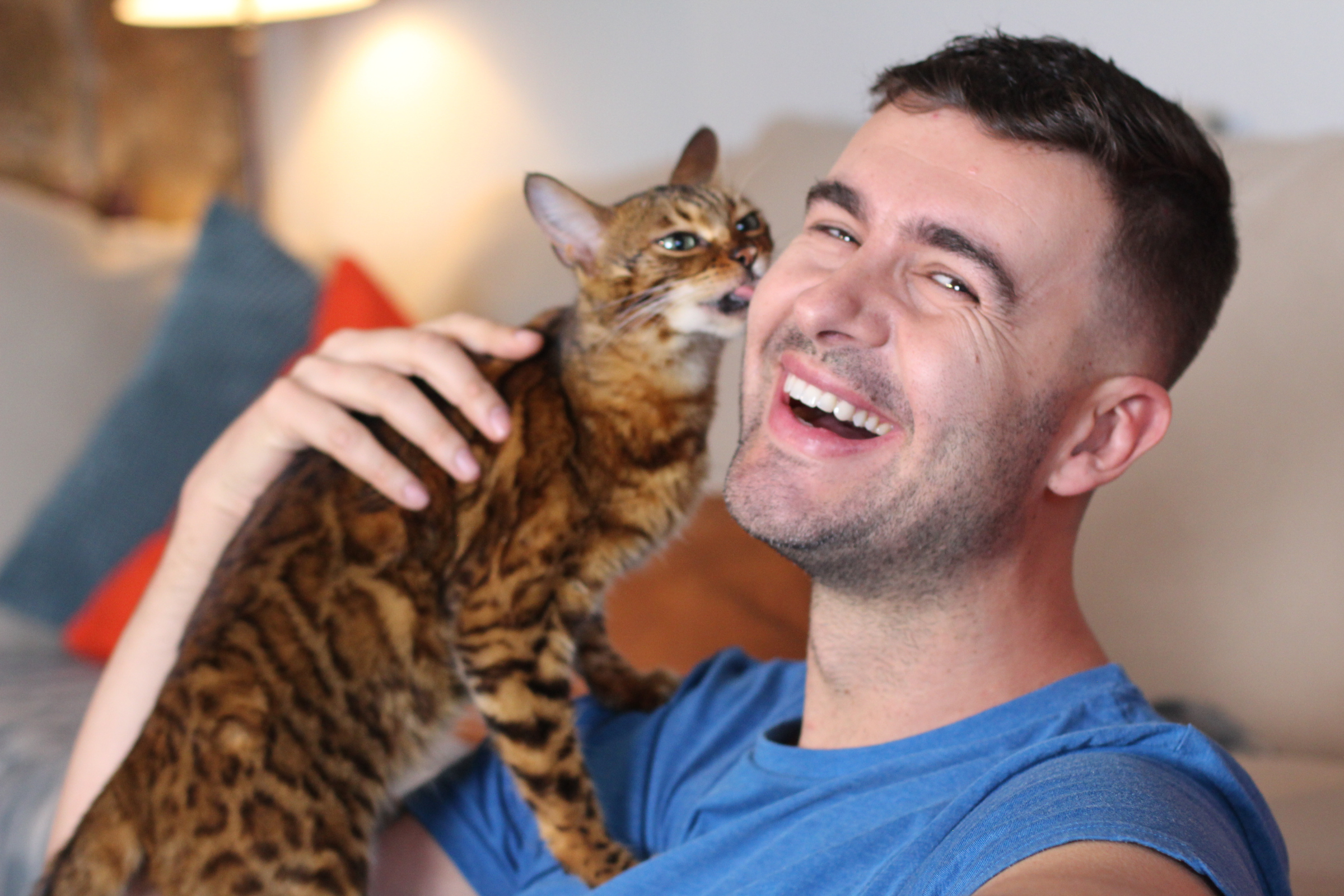 Cat owner bonding with his cat and smiling on camera | Best Automatic Cat Feeder | Aqara